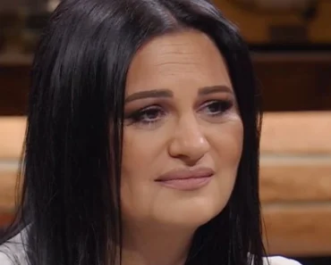 “VIŠE NE SMEM DA SLUŠAM MUZIKU” Strašna tragedija u domu naše pevačice: “Ako ja padnem…” “VIŠE NE SMEM DA SLUŠAM MUZIKU” Strašna tragedija u domu naše pevačice: “Ako ja padnem…”