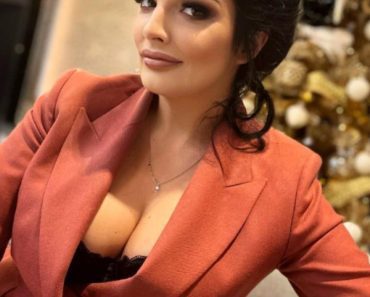 Šta li će joj Igor reći na ovo? Državna sekretarka hoda u pocepanoj garderobi, a dole skoro ništa, šok prizor