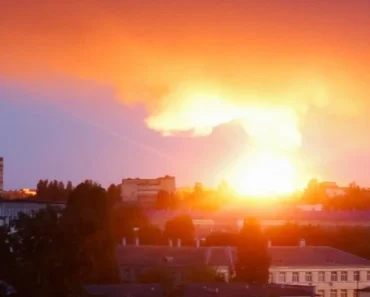 Počela Putinova odmazda! Nećete verovati šta je u Kijevu razorio do temelja – svet šokiran prizorima iz prestonice (VIDEO) Počela Putinova odmazda! Nećete verovati šta je u Kijevu razorio do temelja – svet šokiran prizorima iz prestonice (VIDEO)