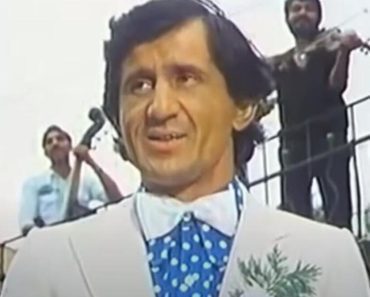Sarmu je znala cela Juga, a svima je promaklo da je fatalna crnka njegova ćerka: Peva narodnjake i prava je bomba Sarmu je znala cela Juga, a svima je promaklo da je fatalna crnka njegova ćerka: Peva narodnjake i prava je bomba