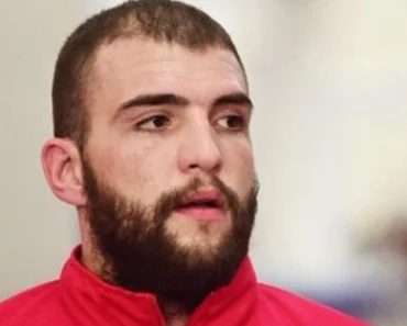 SAZNALO SE OD ČEGA ŽIVI VELJKO RAŽNATOVIĆ Nikada ne biste pomislili da se bavi ovim poslom, na ovaj način zgrće ogroman novac (FOTO) SAZNALO SE OD ČEGA ŽIVI VELJKO RAŽNATOVIĆ Nikada ne biste pomislili da se bavi ovim poslom, na ovaj način zgrće ogroman novac (FOTO)