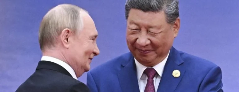 Putin korača, a u pozadini… Pogledajte kako je Si dočekao ruskog lidera! (VIDEO)
