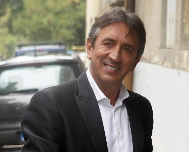 PRVO POJAVLJIVANJE ŽIKE JAKŠIĆA NAKON MOŽDANOG UDARA: Na svadbi sa moćnicima u beloj košulji, POGLEDAJTE PAŽLJIVO PRVO POJAVLJIVANJE ŽIKE JAKŠIĆA NAKON MOŽDANOG UDARA: Na svadbi sa moćnicima u beloj košulji, POGLEDAJTE PAŽLJIVO