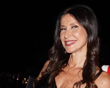 SKINULA SE SRPSKA VODITELJKA (56) Pokazala zmijsko telo, ali se svi živi pitaju – šta joj je to na PAPUČAMA?!(FOTO) SKINULA SE SRPSKA VODITELJKA (56) Pokazala zmijsko telo, ali se svi živi pitaju – šta joj je to na PAPUČAMA?!(FOTO)