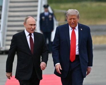 Ovo je razlog zbog kog Putin NE POMERA DESNU RUKU dok hoda, uvek mu stoji uz telo! Konačno otkrivena prava ISTINA?! Ovo je razlog zbog kog Putin NE POMERA DESNU RUKU dok hoda, uvek mu stoji uz telo! Konačno otkrivena prava ISTINA?!