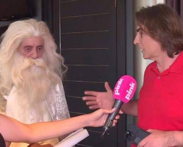 ŠTA JE, BRE, OVO? Starac sa dugom kosom i još dužom bradom došao na Pink – POTPISAO UGOVOR sa Mitrovićem i ŠOKIRAO ŠTA JE, BRE, OVO? Starac sa dugom kosom i još dužom bradom došao na Pink – POTPISAO UGOVOR sa Mitrovićem i ŠOKIRAO