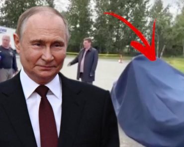 OVO JE PROMAKLO SVIMA NA ALJASCI: Putin doneo poseban i skup poklon za jednog običnog Amerikanca! OVO JE PROMAKLO SVIMA NA ALJASCI: Putin doneo poseban i skup poklon za jednog običnog Amerikanca!