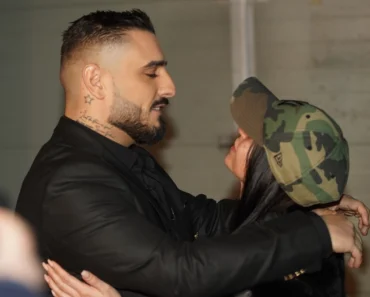 OTKRIVEN RAZLOG SVAĐE DARKA I KAĆE U MERCEDESU Zbog poteza pevača nije mogla da sakrije bes, a onda je usledio užas na putu! OTKRIVEN RAZLOG SVAĐE DARKA I KAĆE U MERCEDESU Zbog poteza pevača nije mogla da sakrije bes, a onda je usledio užas na putu!