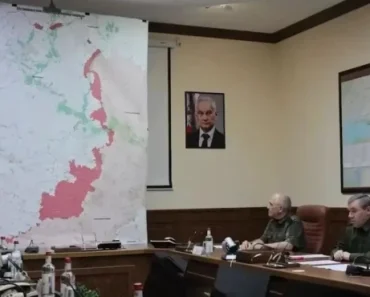 Otkriveno šta je na misterioznoj ruskoj mapi koja je digla Zapad na noge! Iza Gerasimova je bila karta… (FOTO/VIDEO) Otkriveno šta je na misterioznoj ruskoj mapi koja je digla Zapad na noge! Iza Gerasimova je bila karta… (FOTO/VIDEO)