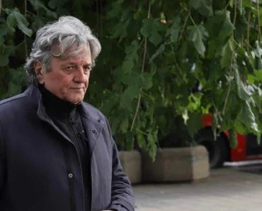 RADOŠ BAJIĆ NA GROBLJU Glumac slomljen kleknuo pored groba i poručio: “Nakon tragične smrti…” RADOŠ BAJIĆ NA GROBLJU Glumac slomljen kleknuo pored groba i poručio: “Nakon tragične smrti…”