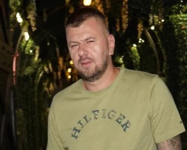 Janjuš odvukao cimerku u krevet: Nisu mogli da obuzdaju strasti, sve puca Janjuš odvukao cimerku u krevet: Nisu mogli da obuzdaju strasti, sve puca