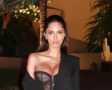 SPUŠTA HELANKE I OBLIZUJE SE Isplivao snimak Đine Džinović, šok!