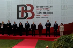 PREDSEDNIK VUČIĆ KAD JE OVO ČUO U DRAČU “PREVRNUO MU SE ŽELUDAC”: “Zamislite kad dođe Vjosa Osmani da priča o tome”