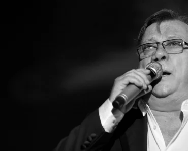 PITALI SU HALIDA KOJI PEVAČ BI MOGAO DA GA NASLEDI? Bešlić izgovorio samo jedno ime: “Nenormalno je talentovan” PITALI SU HALIDA KOJI PEVAČ BI MOGAO DA GA NASLEDI? Bešlić izgovorio samo jedno ime: “Nenormalno je talentovan”