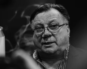 PORODICI BEŠLIĆ ISPOSTAVLJEN RAČUN NAKON HALIDOVE SMRTI Glumac napravio haos na komemoraciji, a sada otkrio šok detalj