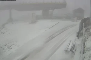 Ljudi gledaju i krste se! Neverovatan snimak sa Kopaonika (VIDEO)