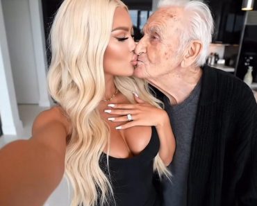 PLAVUŠA LJUBI ZLATNOG DEDICU – PRIZOR NIJE ZA ONE SA SLABIM STOMAKOM: Sav smežuran i pegav, ISTINA O NJIMA ŠOKIRA