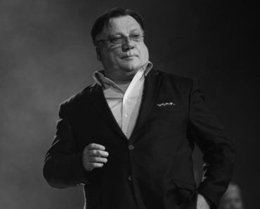 Halid Bešlić nije pričao sa tri jako poznate osobe sa estrade: Prevarili su ga strašno, evo o čemu je reč Halid Bešlić nije pričao sa tri jako poznate osobe sa estrade: Prevarili su ga strašno, evo o čemu je reč