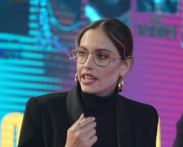 KONAČNO SE OGLASILA MIRKA VASILJEVIĆ: Evo gde se nalazi glumica u jeku drame kroz koju prolazi Vujadin Savić KONAČNO SE OGLASILA MIRKA VASILJEVIĆ: Evo gde se nalazi glumica u jeku drame kroz koju prolazi Vujadin Savić