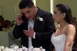 “KAKO GA GLEDA KARAKONDŽULA” Snimak sa venčanja digao javnost na noge, Srbi razapeli mladu zbog… (VIDEO)