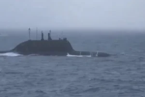 PANIKA TRESE REDOVE NATO-A! Ruska podmornica sa nuklearkama izronila kod Francuske, moglo je da bude KATASTROFALNO