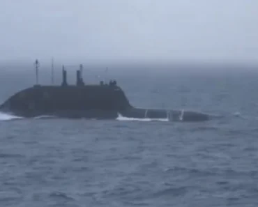 PANIKA TRESE REDOVE NATO-A! Ruska podmornica sa nuklearkama izronila kod Francuske, moglo je da bude KATASTROFALNO PANIKA TRESE REDOVE NATO-A! Ruska podmornica sa nuklearkama izronila kod Francuske, moglo je da bude KATASTROFALNO