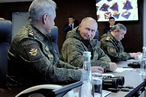 ”PREDSEDNIČE, 10.000 NEPRIJATELJA JE OPKOLJENO”! Putin ušao u vojnu bazu UNIFORMISAN, pa izgovorio samo ovo! (VIDEO)