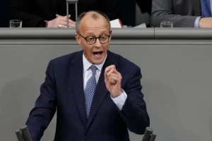 (VIDEO) Nemački kancelar brutalno ponižen, mreže gore: Čim je Merc počeo govor – Publika napustila salu