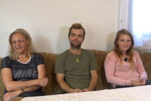 Bosanac živi sa dve žene, OVO IM JE RASPORED U KREVETU: Ceo Balkan je u šoku zbog ove…