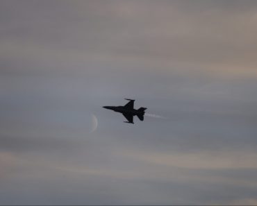 SRPSKE KOMŠIJE PODIGLE BORBENE AVIONE! Smrtonosno oružje lansirano! Haos na Dunavu…