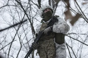 Ukrajinski vojnici masovno sa sobom nose jedan kućni alat, razlog je jeziv!