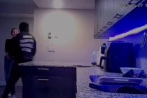 SNIMIO KAKO GA ŽENA VARA SA LJUBAVNIKOM: Uhvaćeni su u stanu , TOTALNA NEVERICA! Šokiraćete se! (VIDEO)