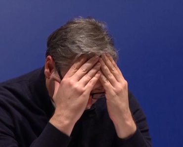 Vučić se uhvatio za glavu nakon priznanja ove hrabre žene: Dođe mi da zajedno sa vama plačem! Vi jeste njegova majka! Vučić se uhvatio za glavu nakon priznanja ove hrabre žene: Dođe mi da zajedno sa vama plačem! Vi jeste njegova majka!