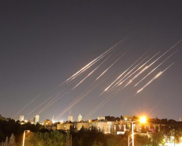 IRAN JE UPRAVO POVUKAO BRUTALAN POTEZ! Teheran opasno “ČAČKA MEČKU” – ovo može da PROGUTA CEO BLISKI ISTOK!