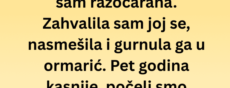 Odbacila poklon a kad ga je otvorila posle godina, nije mogla da veruje šta je unutra!