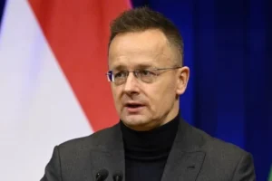 Drama bliskog Orbanovog saradnika: Peter Sijarto bije najtežu životnu bitku