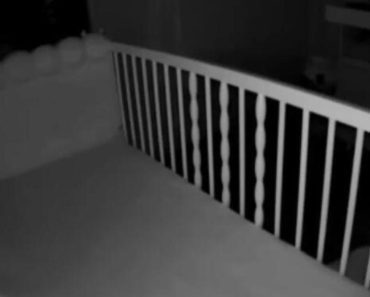 OTAC STAVIO ĆERKU DA SPAVA, A KAD JE POGLEDAO KAMERU ZAPREPASTIO SE! Ovu jezivu scenu će pamtiti dok je živ (VIDEO)