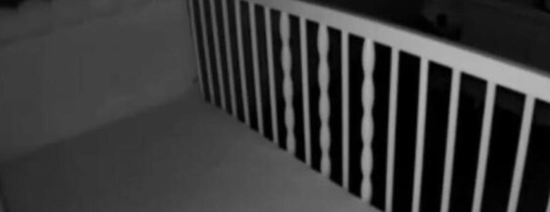 OTAC STAVIO ĆERKU DA SPAVA, A KAD JE POGLEDAO KAMERU ZAPREPASTIO SE! Ovu jezivu scenu će pamtiti dok je živ (VIDEO)