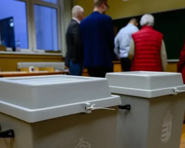 KAKAV SKANDAL NA IZBORIMA U MAĐARSKOJ! Neverovatan prizor na biralištu (FOTO) KAKAV SKANDAL NA IZBORIMA U MAĐARSKOJ! Neverovatan prizor na biralištu (FOTO)