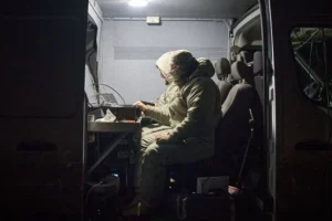 Rusi upali u NATO zemlju, opšta panika, oglasila se vojska: Ostanite u kućama! (VIDEO)