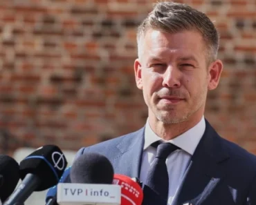 Snimak Petera Mađara iz toaleta zapanjio sve: Hteo da oblati Orbana, pa ispao smešan! (VIDEO)