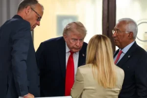 Zelenski prišao Meloni, pogledajte njenu reakciju kad je hteo da je poljubi! Snimak sa G7 zapalio mreže! (VIDEO)